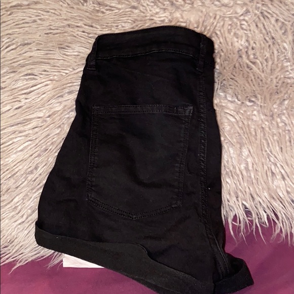 Cute black shorts . 💙 - Picture 2 of 3